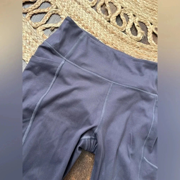 Victoria’s Secret tight purple leggings size 8 with pockets - Picture 3 of 6